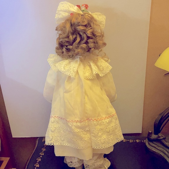 Hamilton Collection doll - Picture 4 of 4